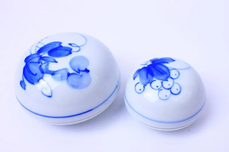 BLUE BLOSSOMS - Chinese Ceramic Seal Past Container